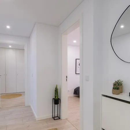 Charming 2Bdr Apartment With Garage By Lovelystay Amadora
