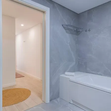 Charming 2bdr With Garage By Lovelystay * Amadora