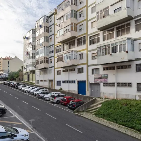 Charming 2Bdr Apartment With Garage By Lovelystay
