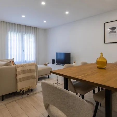 Apartamento Charming 2Bdr Apartment With Garage By Lovelystay