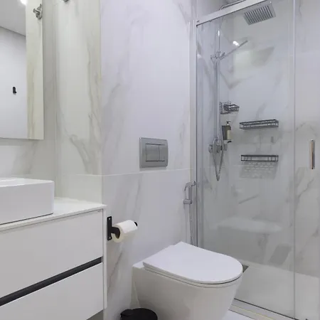 Charming 2Bdr Apartment With Garage By Lovelystay Apartamento Amadora