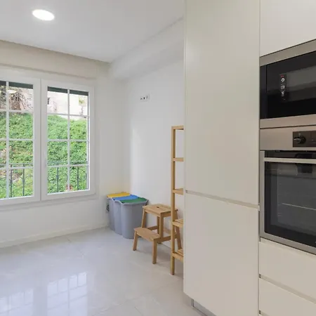 Appartamento Charming 2bdr With Garage By Lovelystay Amadora