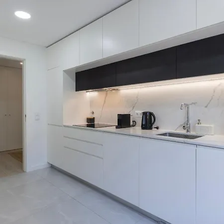 Charming 2bdr With Garage By Lovelystay Appartamento