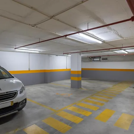Apartamento Charming 2Bdr Apartment With Garage By Lovelystay
