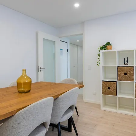 Charming 2Bdr Apartment With Garage By Lovelystay
