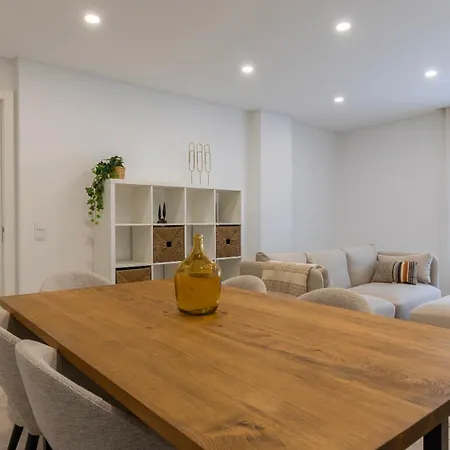 Apartamento Charming 2Bdr Apartment With Garage By Lovelystay
