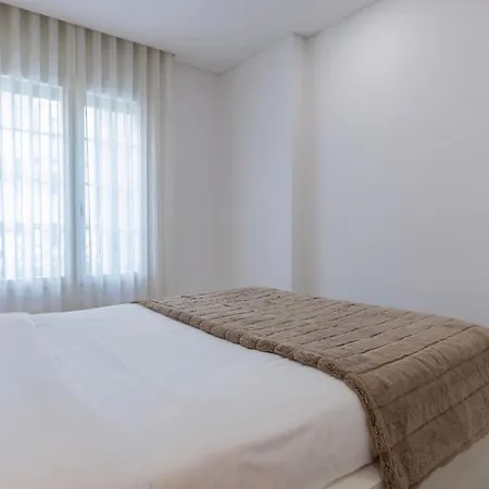 Charming 2Bdr Apartment With Garage By Lovelystay